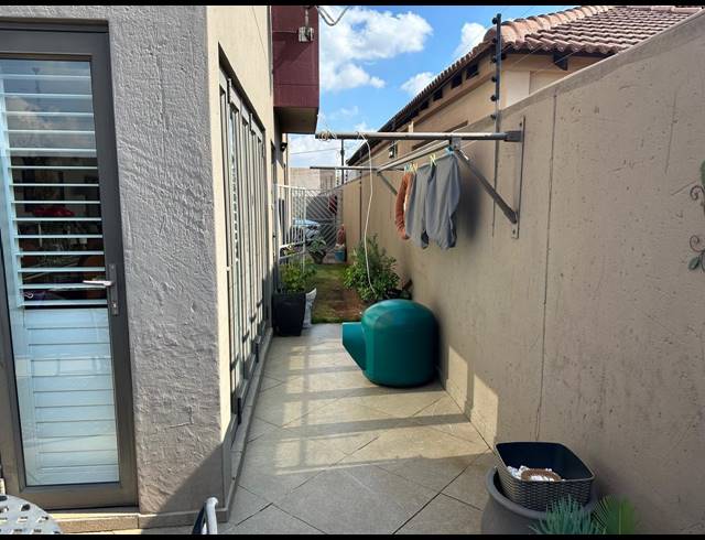 4 BEDROOM TOWNHOUSE FOR SALE IN VANDERBIJLPARK SE 3
